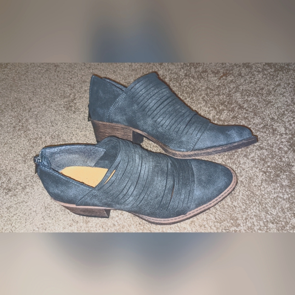 Coconuts by Matisse sz 7 shredded booties